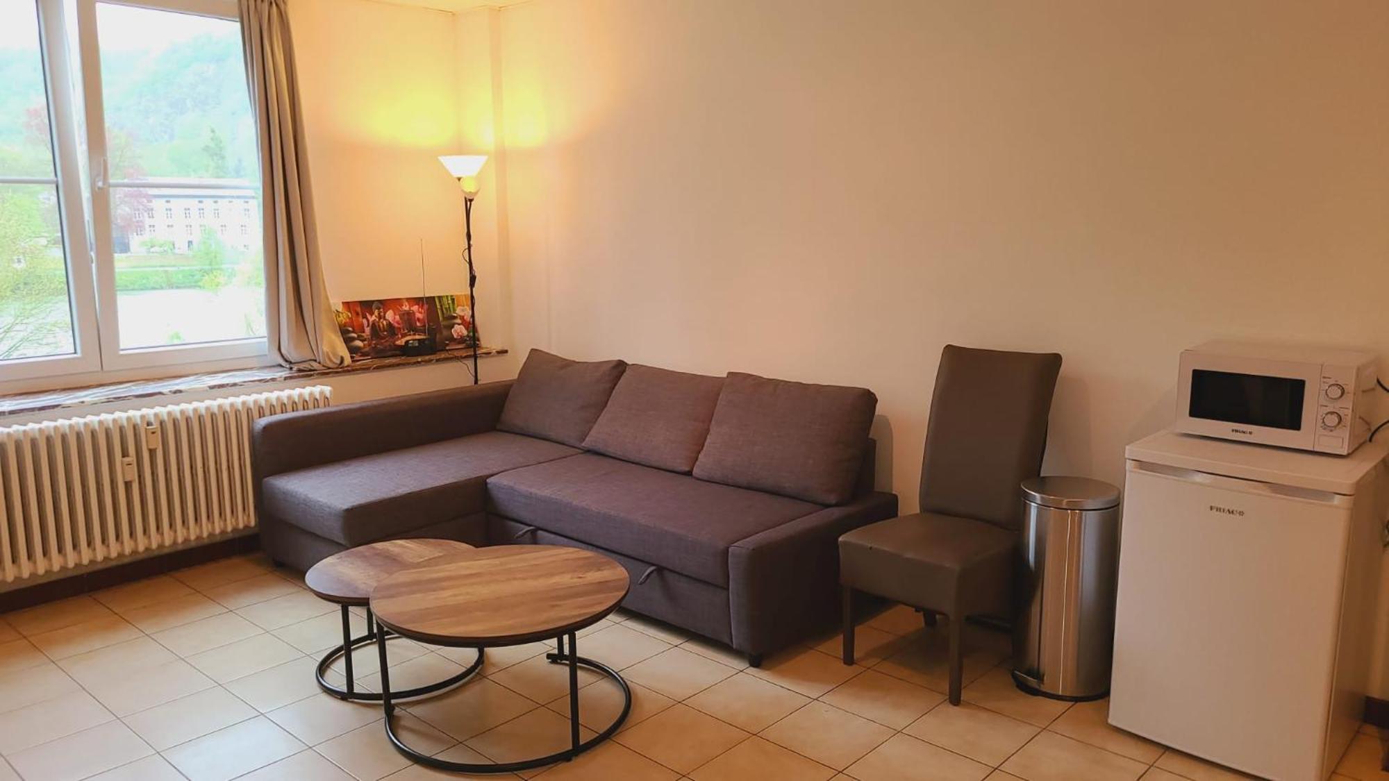 Hebergement Basique Et Fonctionnel Bon Rapport Qualite Prix Appartement Nameche Buitenkant foto