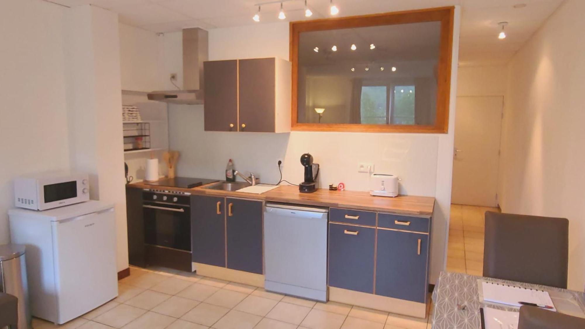 Hebergement Basique Et Fonctionnel Bon Rapport Qualite Prix Appartement Nameche Buitenkant foto